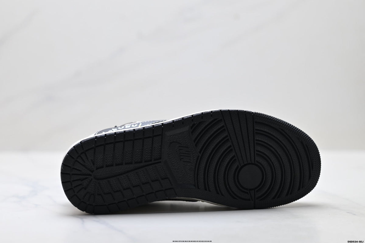 Nike Low-Top Sneakers White Black Cartoon Unisex Collaboration Edition Style 34