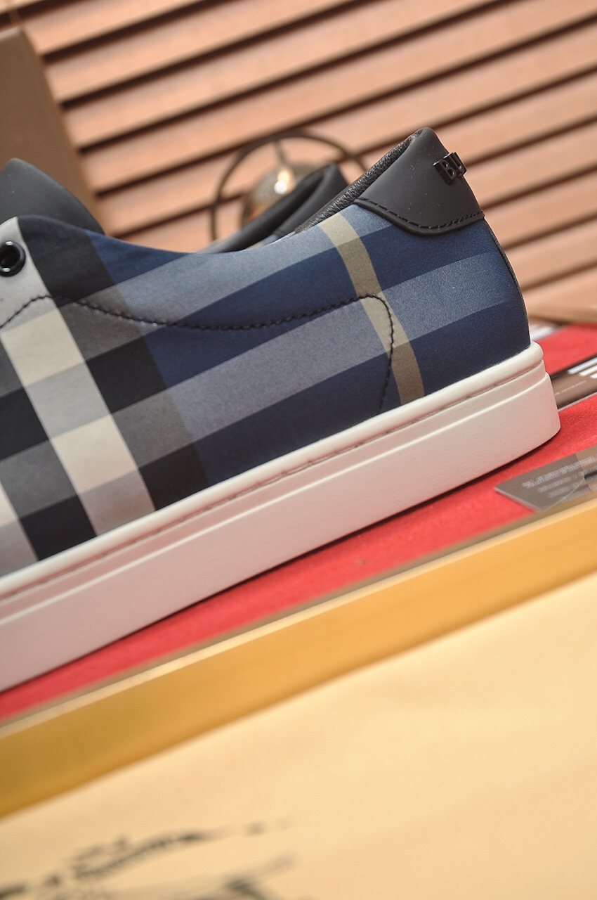 Burberry Check Panel Low-Top Sneakers - Check-Pattern Panel Details