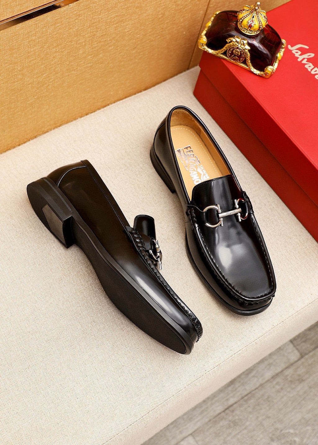 Ferragamo Men's Black Buckle Loafers - Black Polished Leather Upper