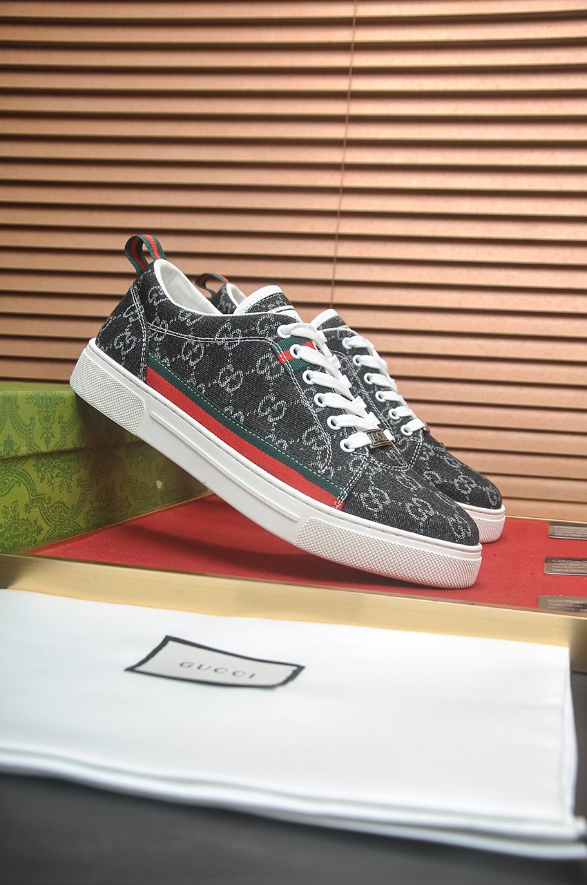 Gucci Stripe Low-Top Sneakers